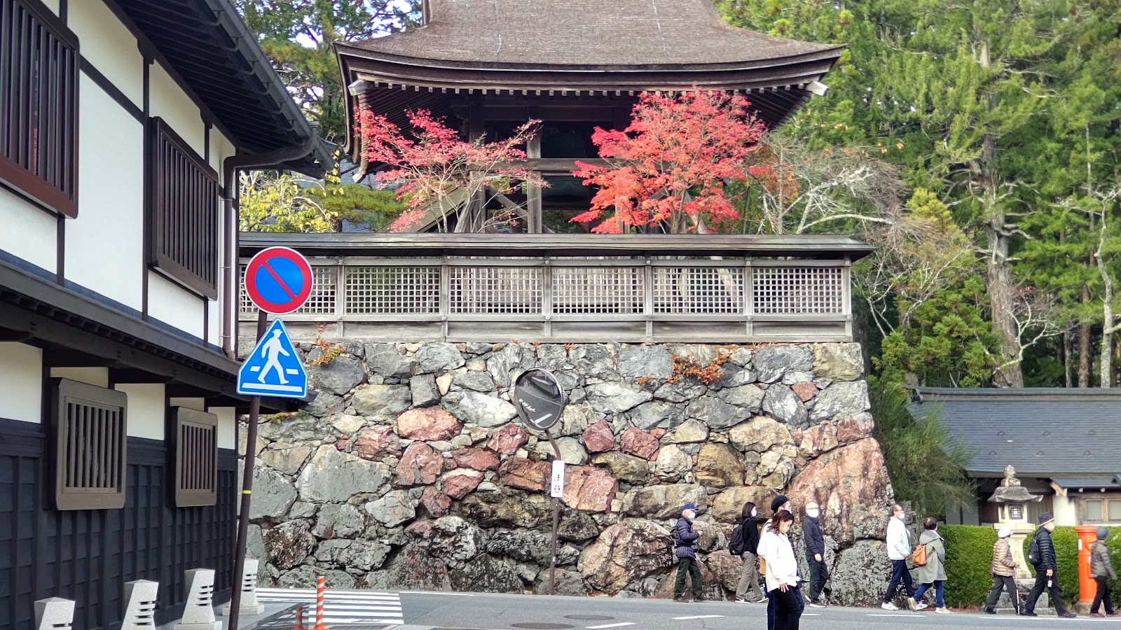 Koyasan — Oficiais