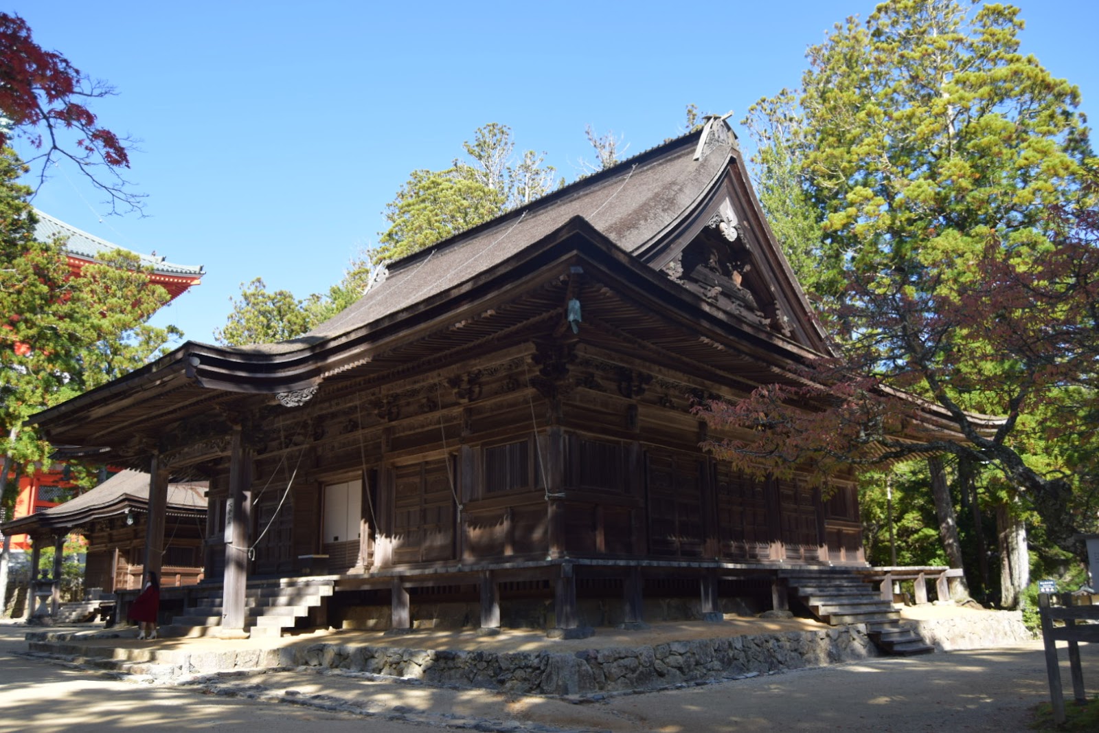 Koyasan — Oficiais