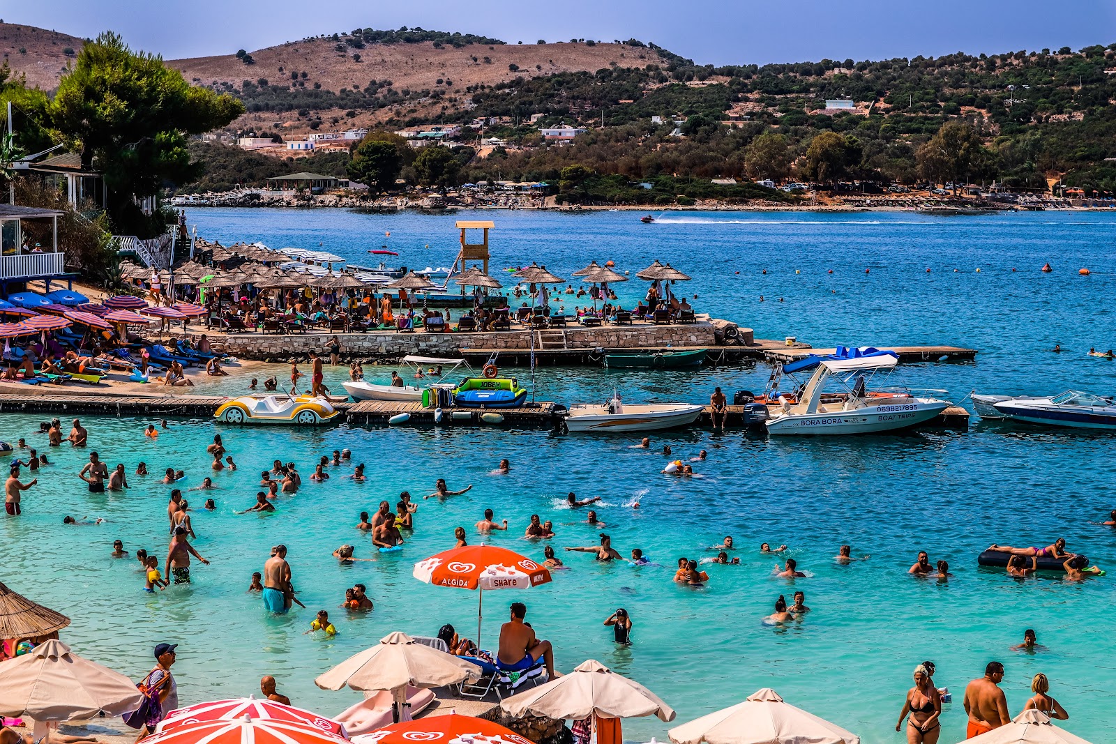 Ksamil — Oficiais