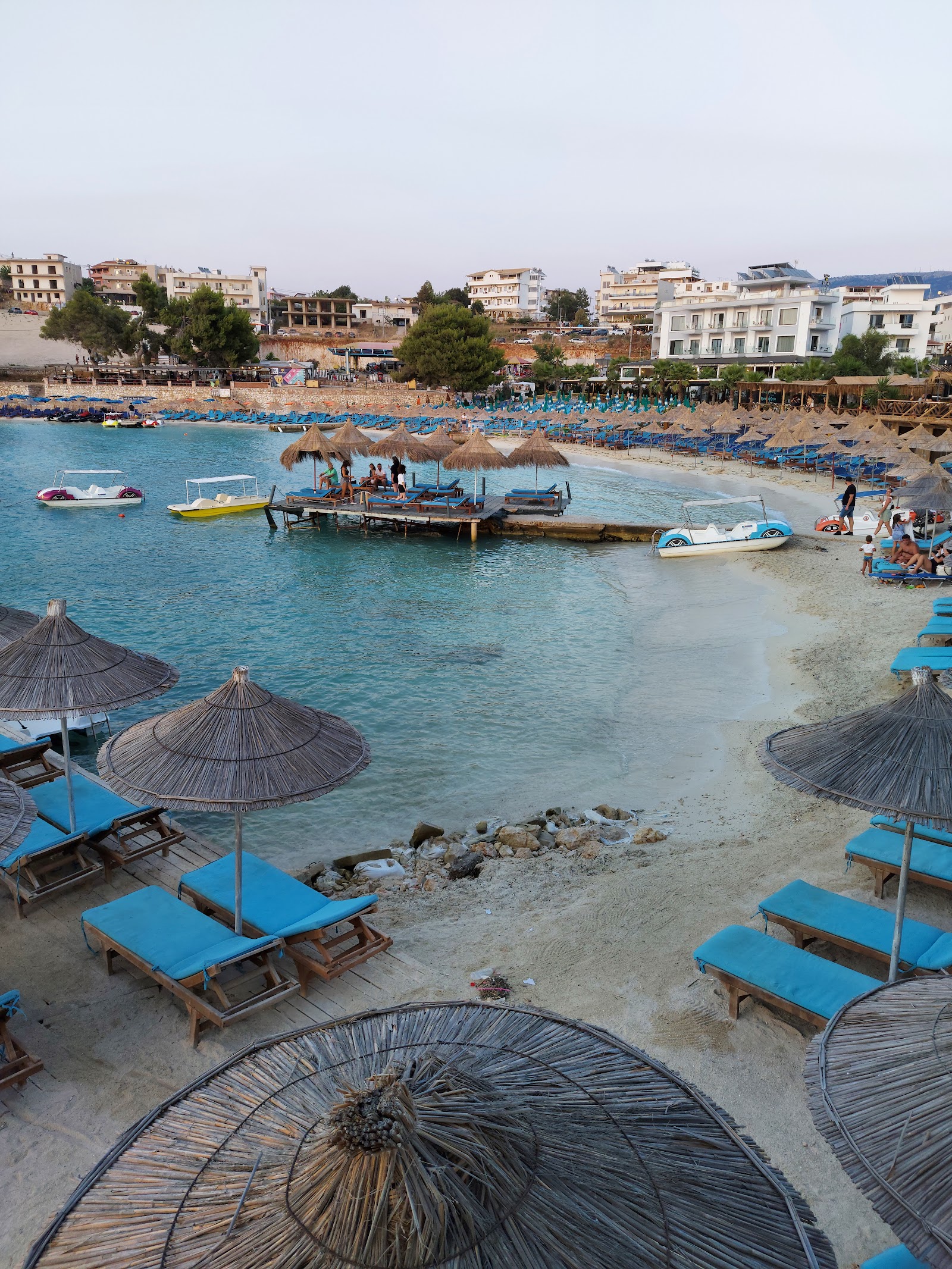 Ksamil — Oficiais