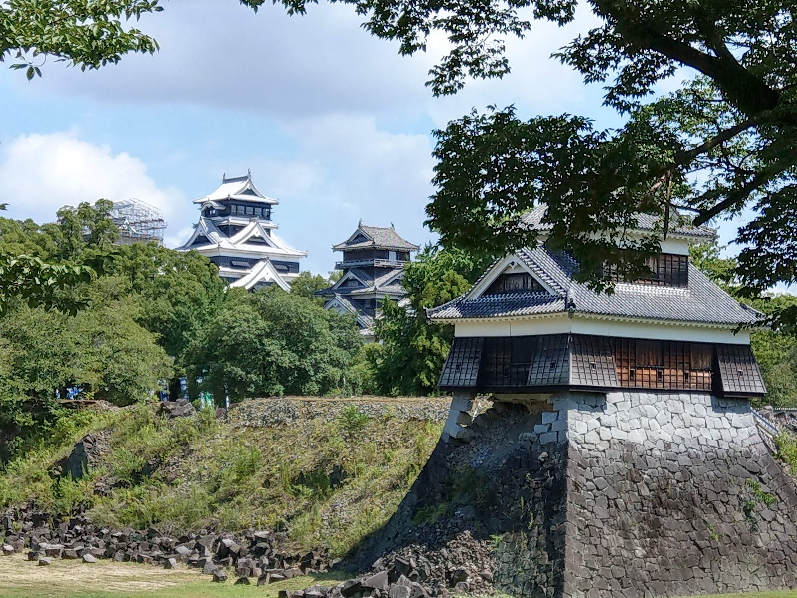 Kumamoto-jo — Oficiais