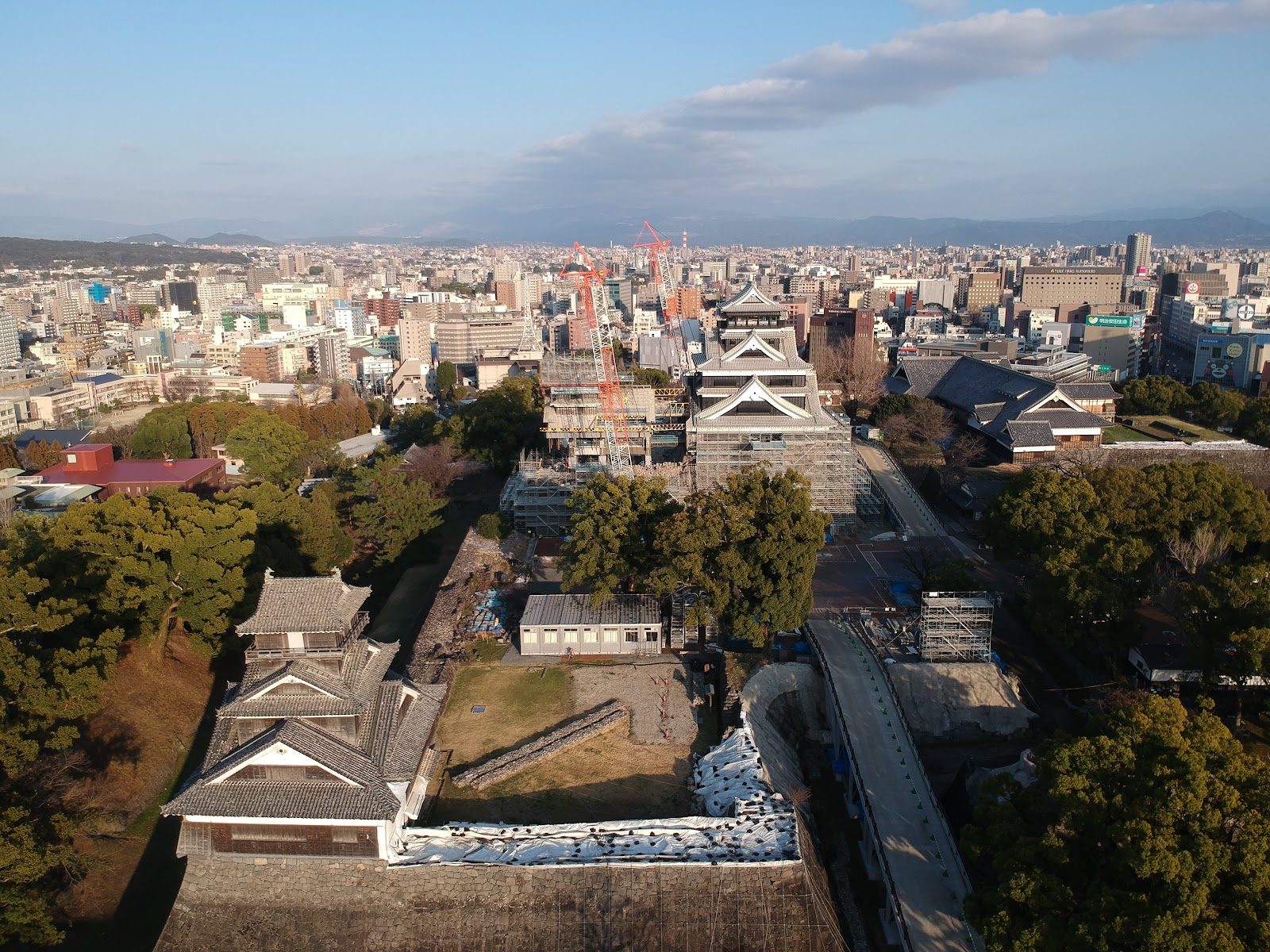 Kumamoto-jo — Oficiais