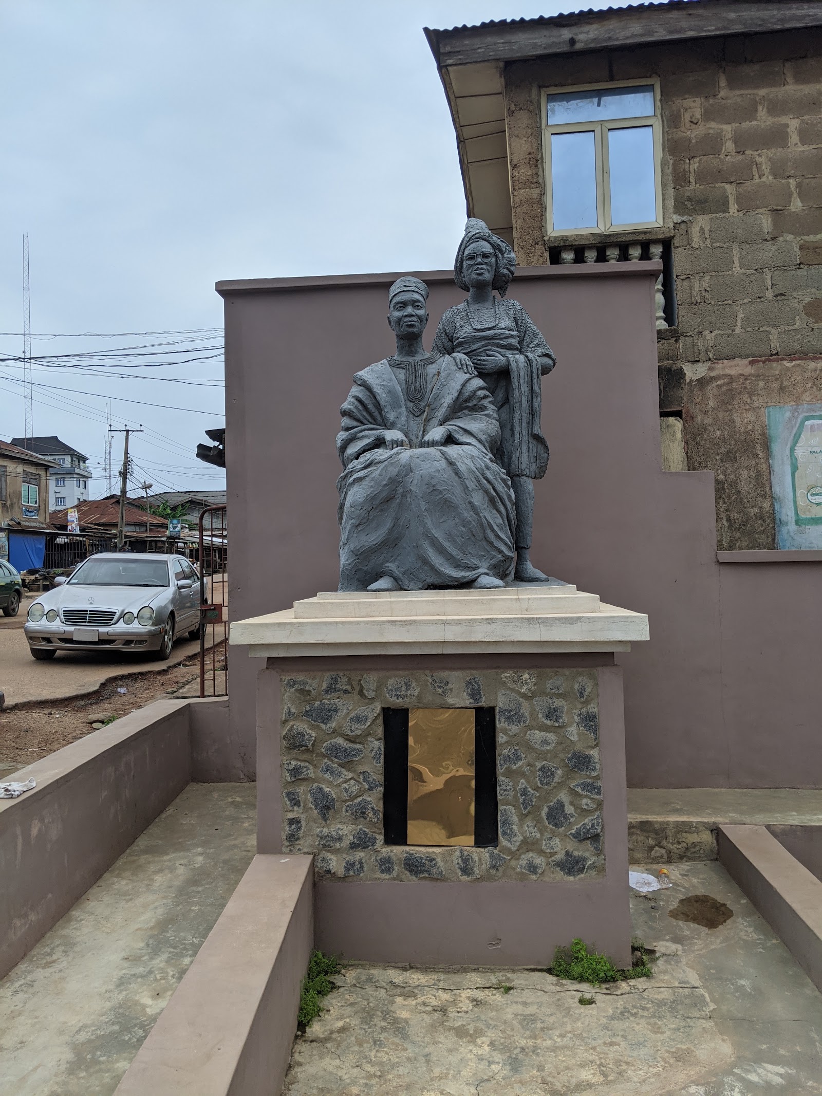 Kuti Heritage Museum — Oficiais