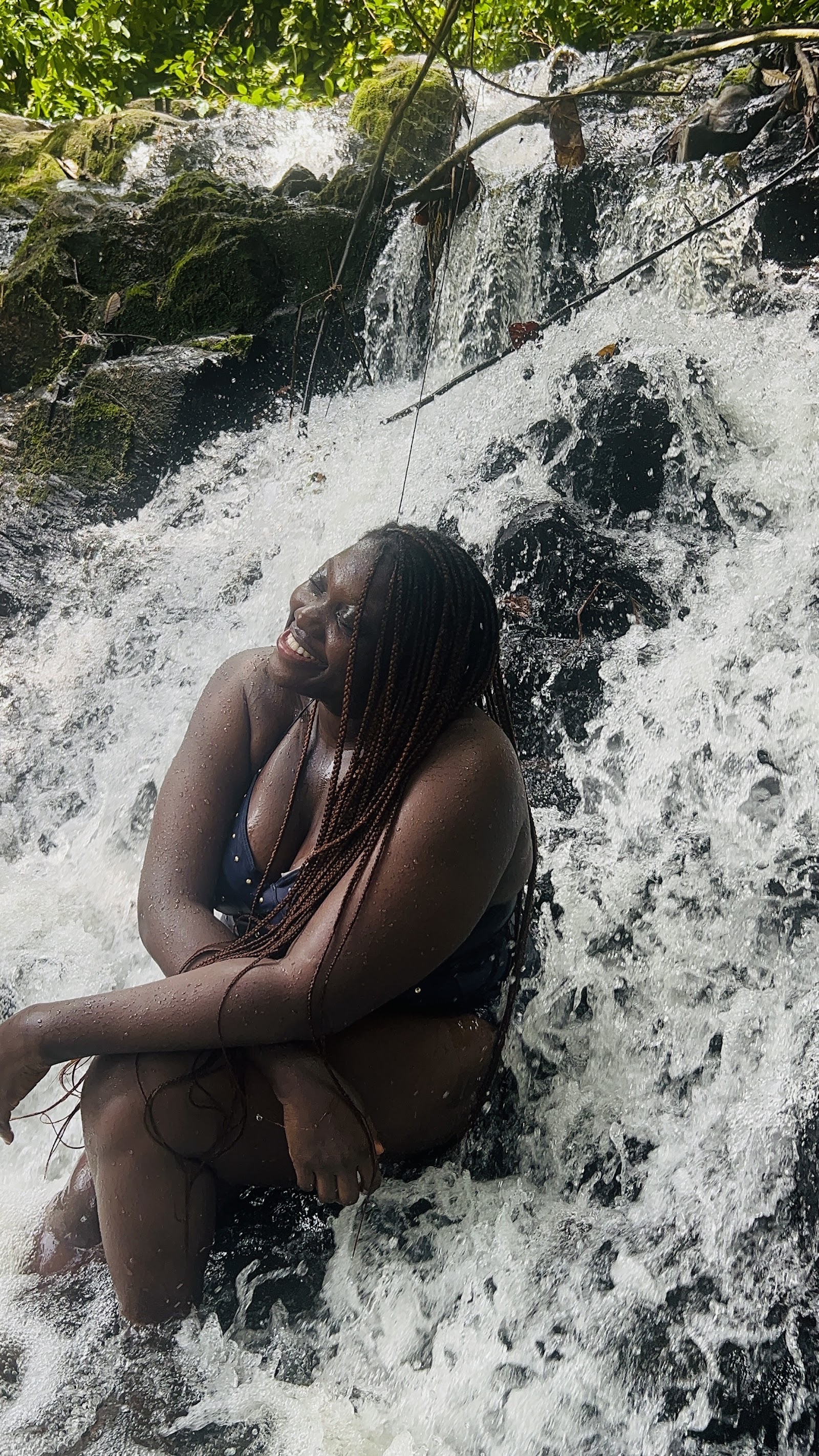 Kwa Falls — Oficiais