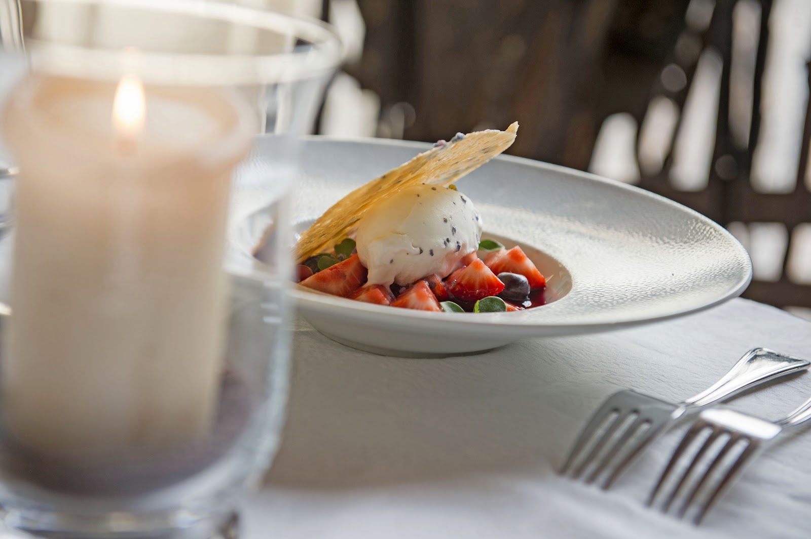 L'Auberge — Oficiais