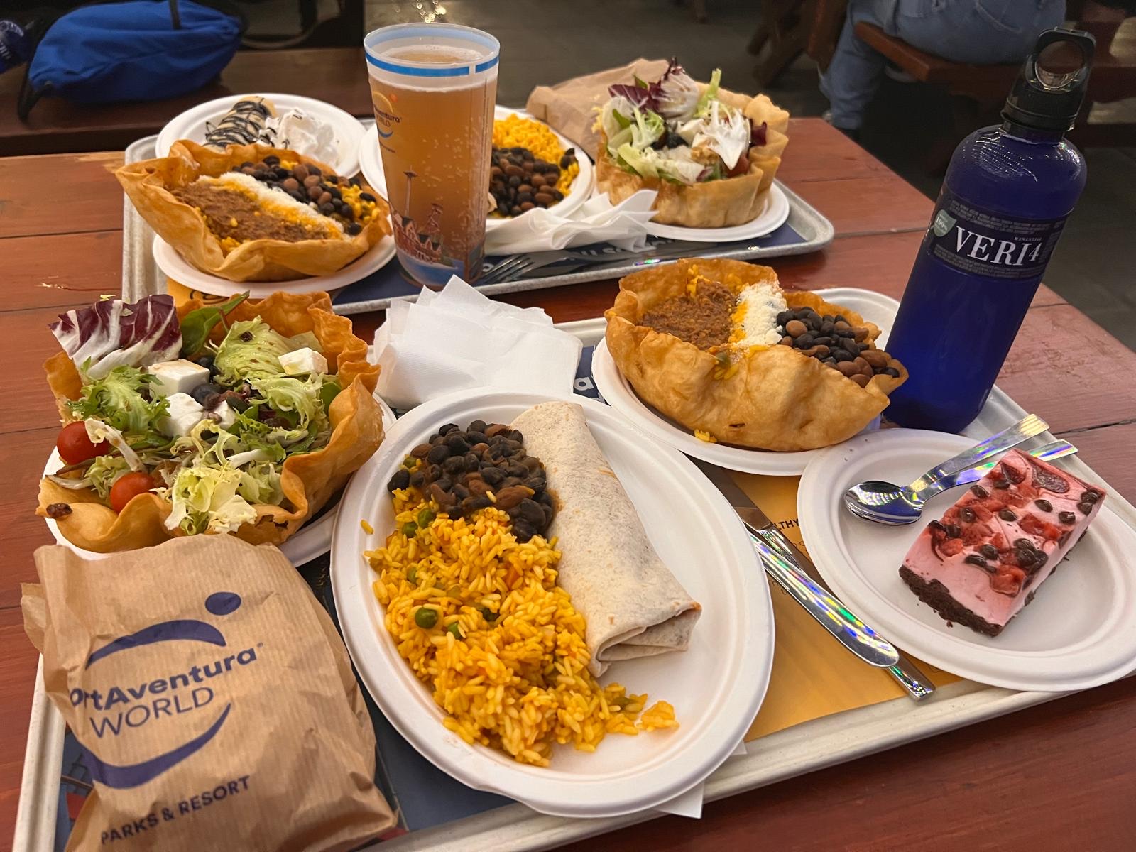 La Cantina — Oficiais