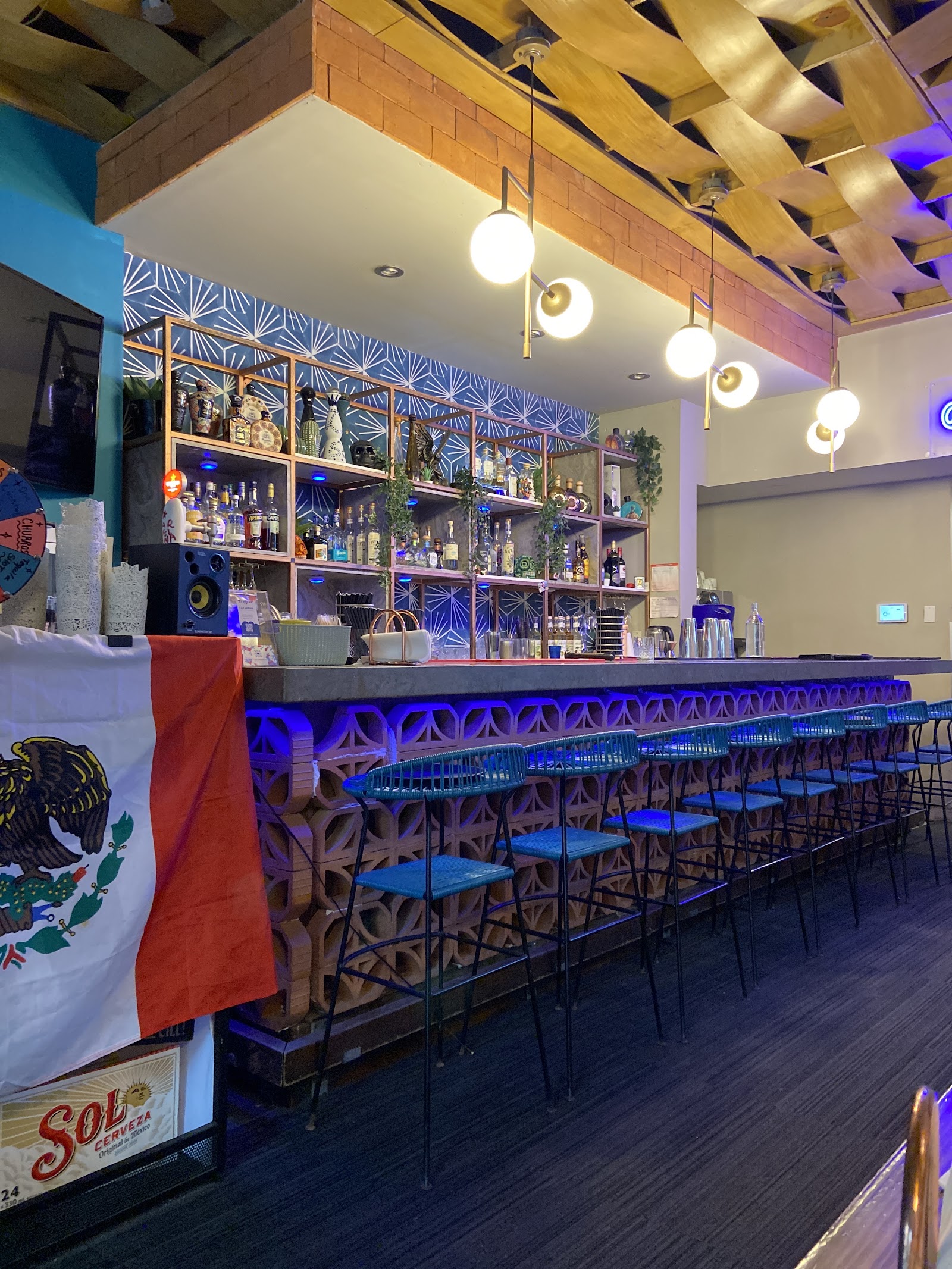 La Cantine — Oficiais