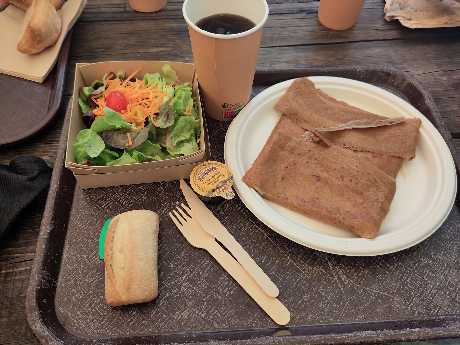 La Crêperie — Oficiais