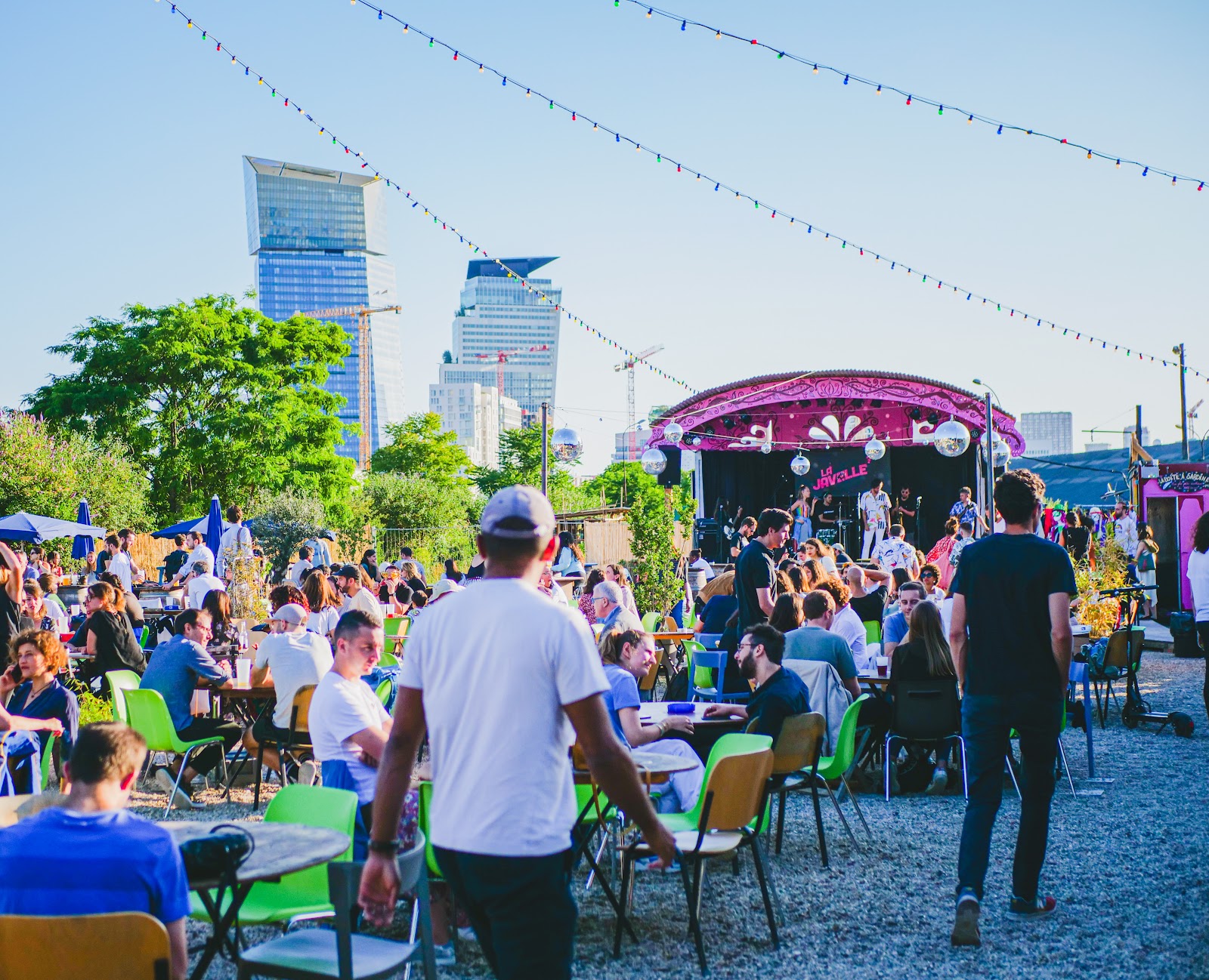 La Guinguette — Oficiais