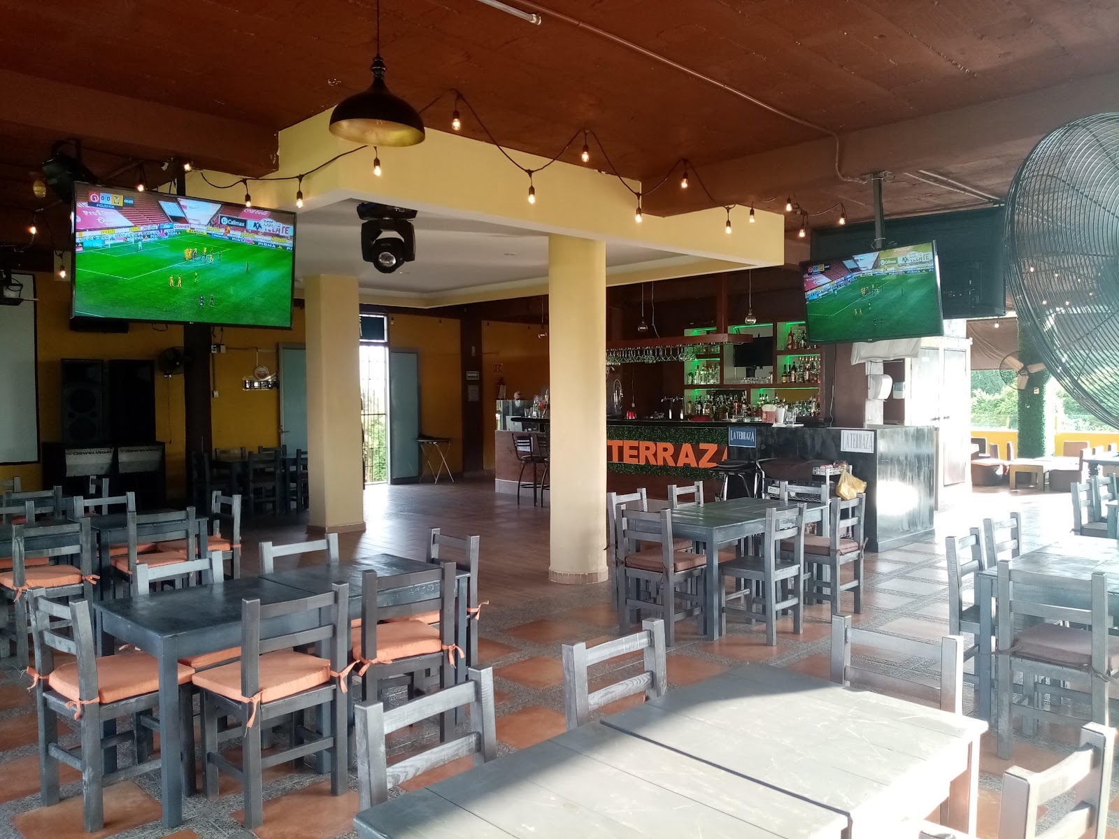 La Terraza — Oficiais