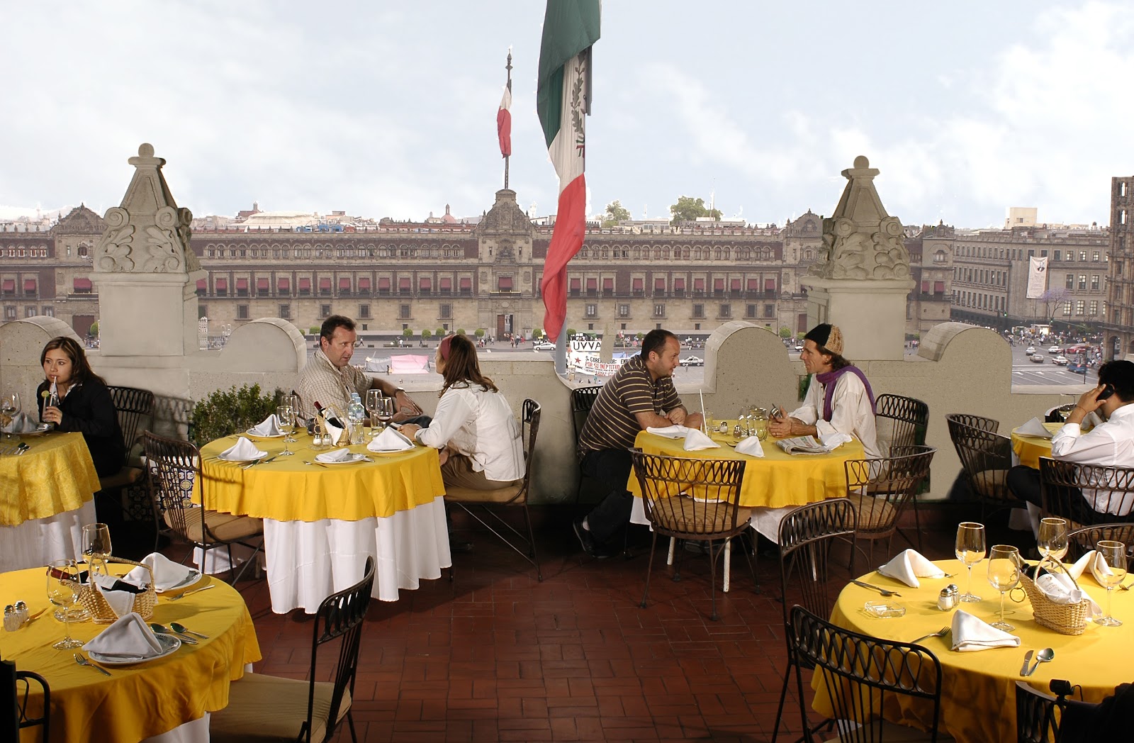 La Terraza — Oficiais