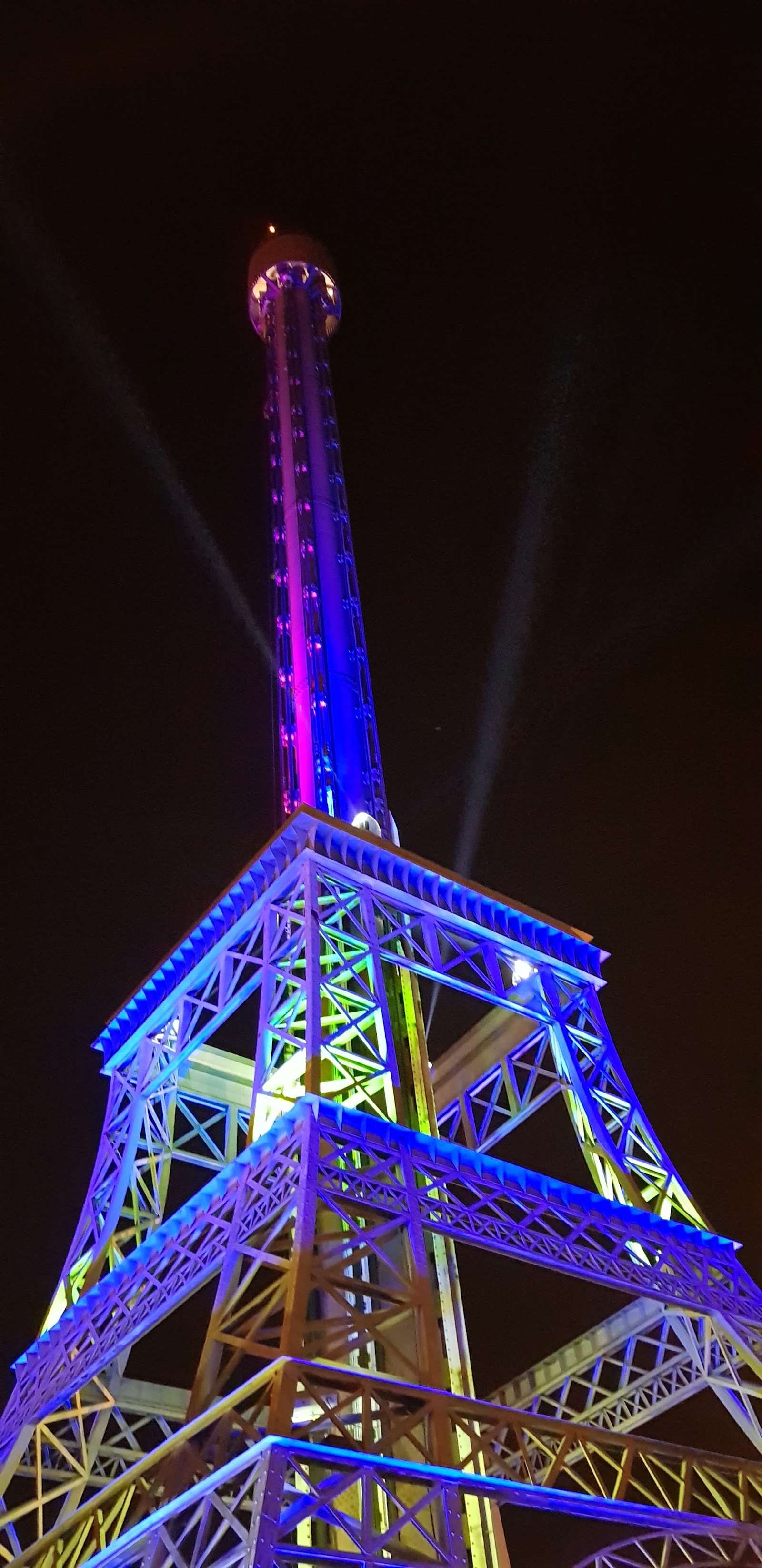 La Tour Eiffel — Oficiais