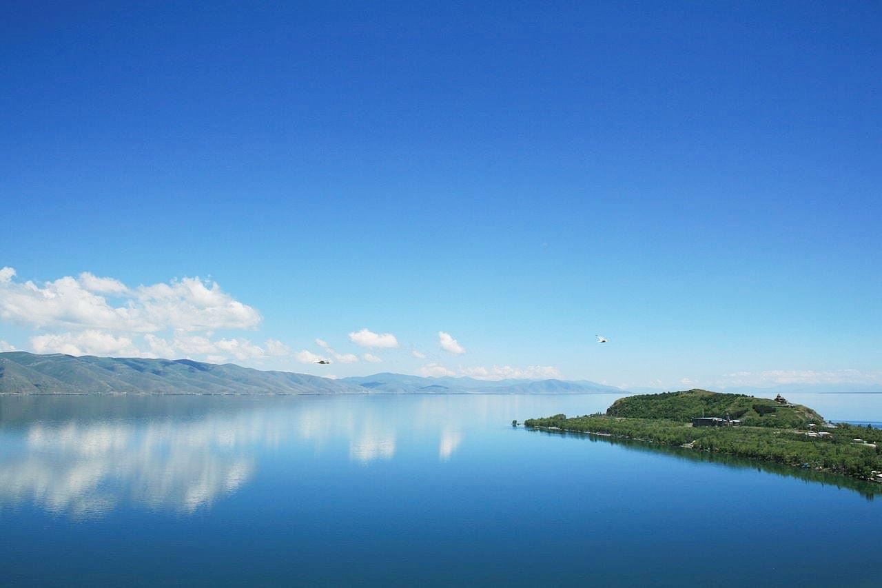 Lago Sevan — Oficiais