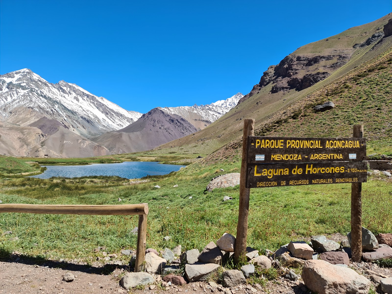 Laguna de los Horcones — Oficiais