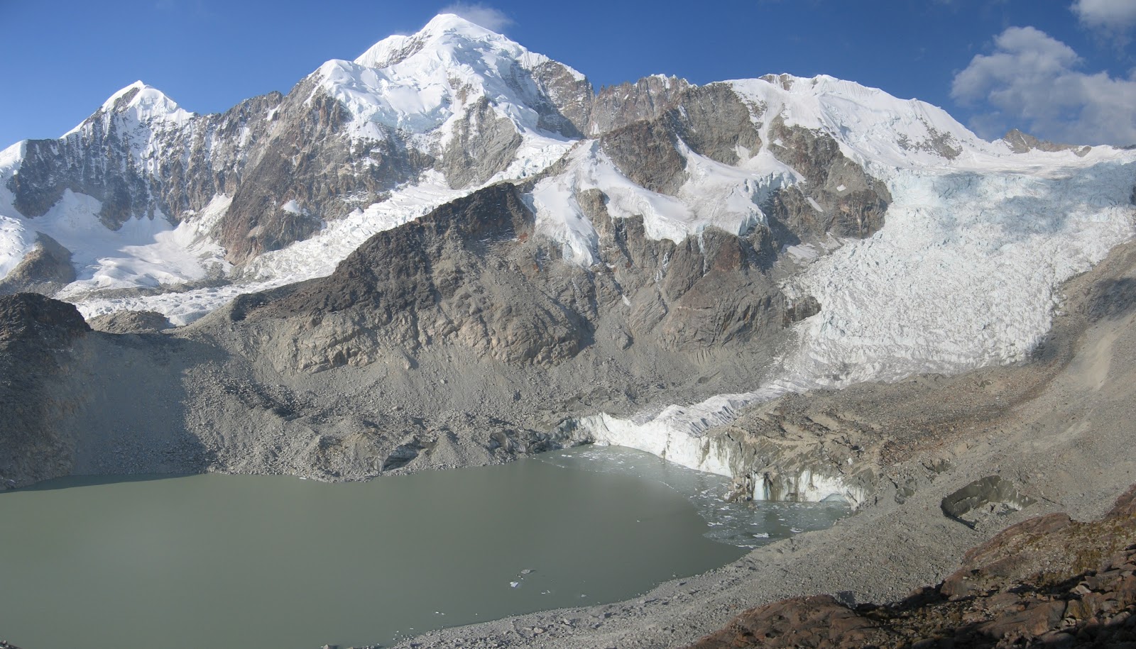 Laguna Glaciar do Ancohuma