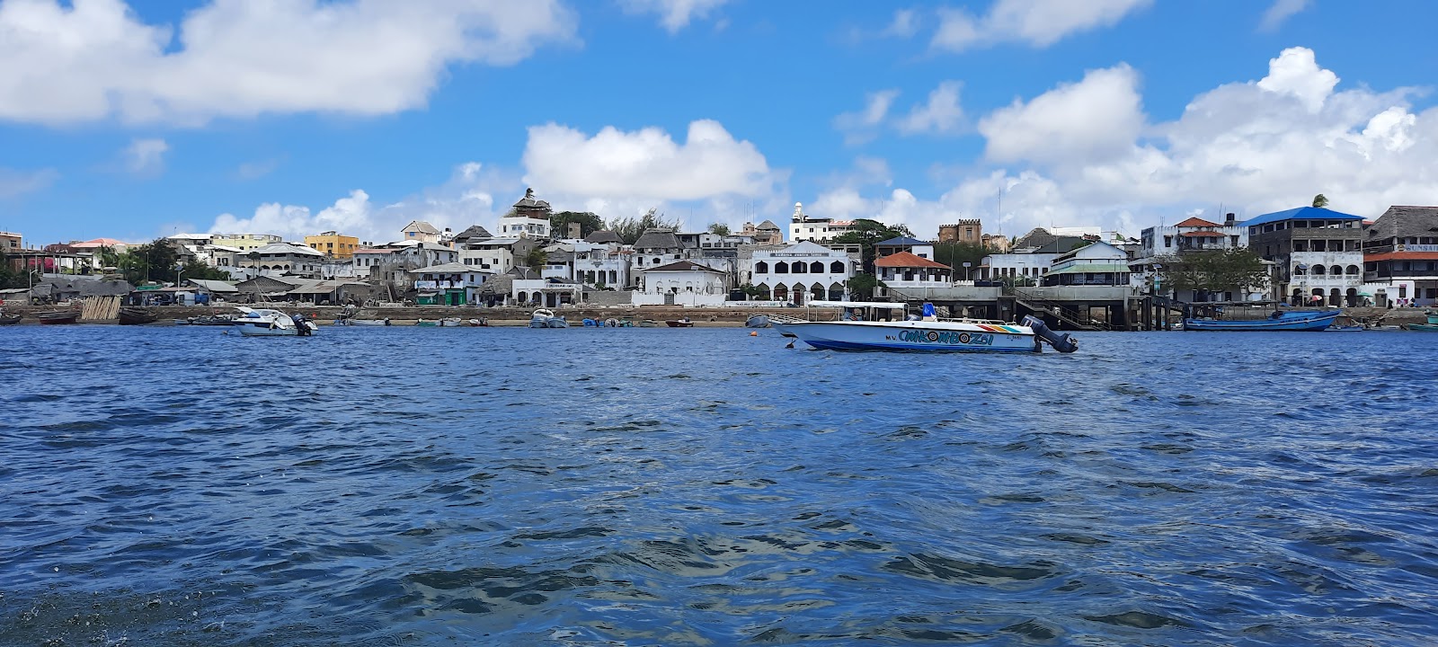 Lamu — Oficiais