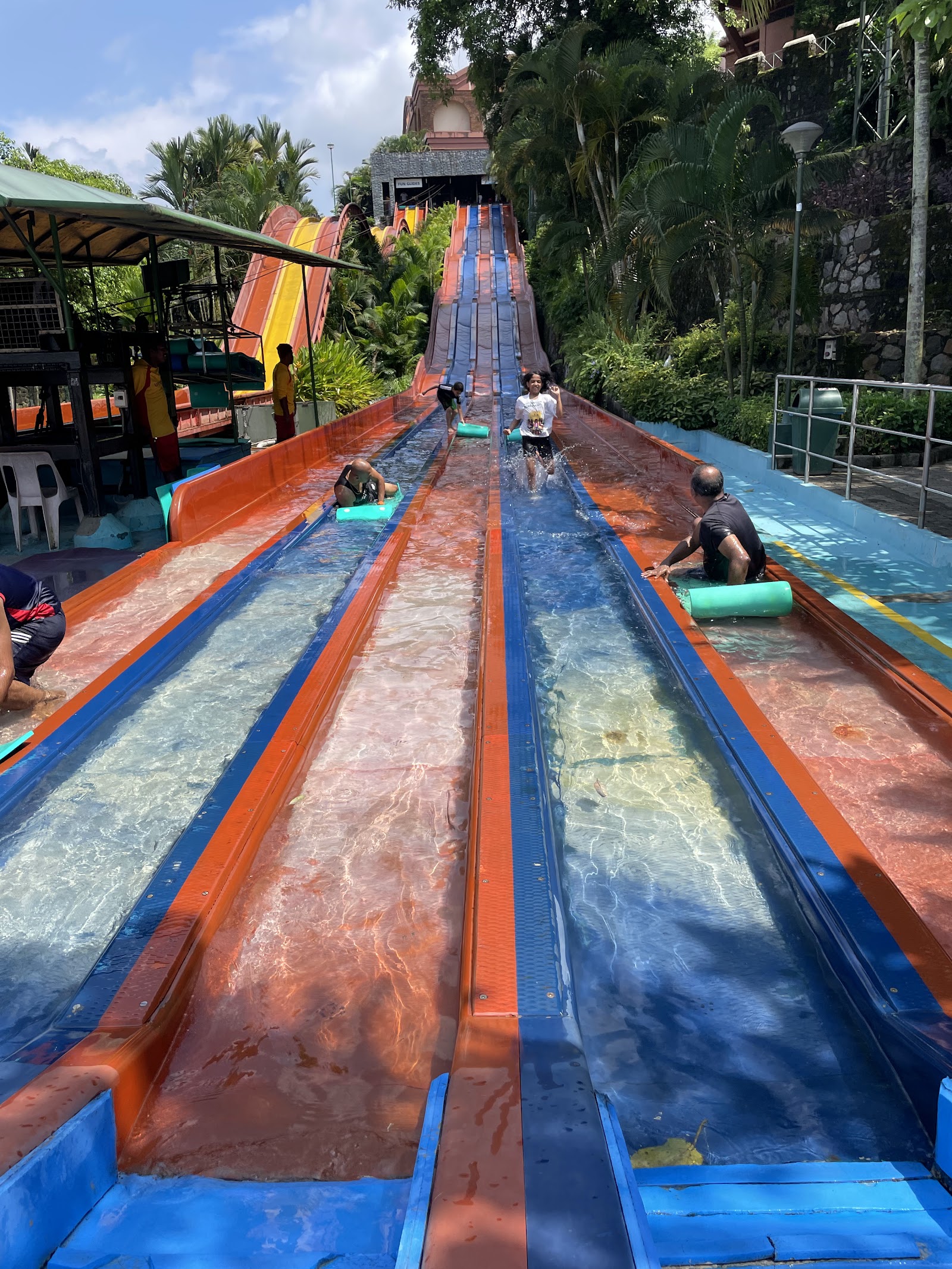 Lazy River — Oficiais