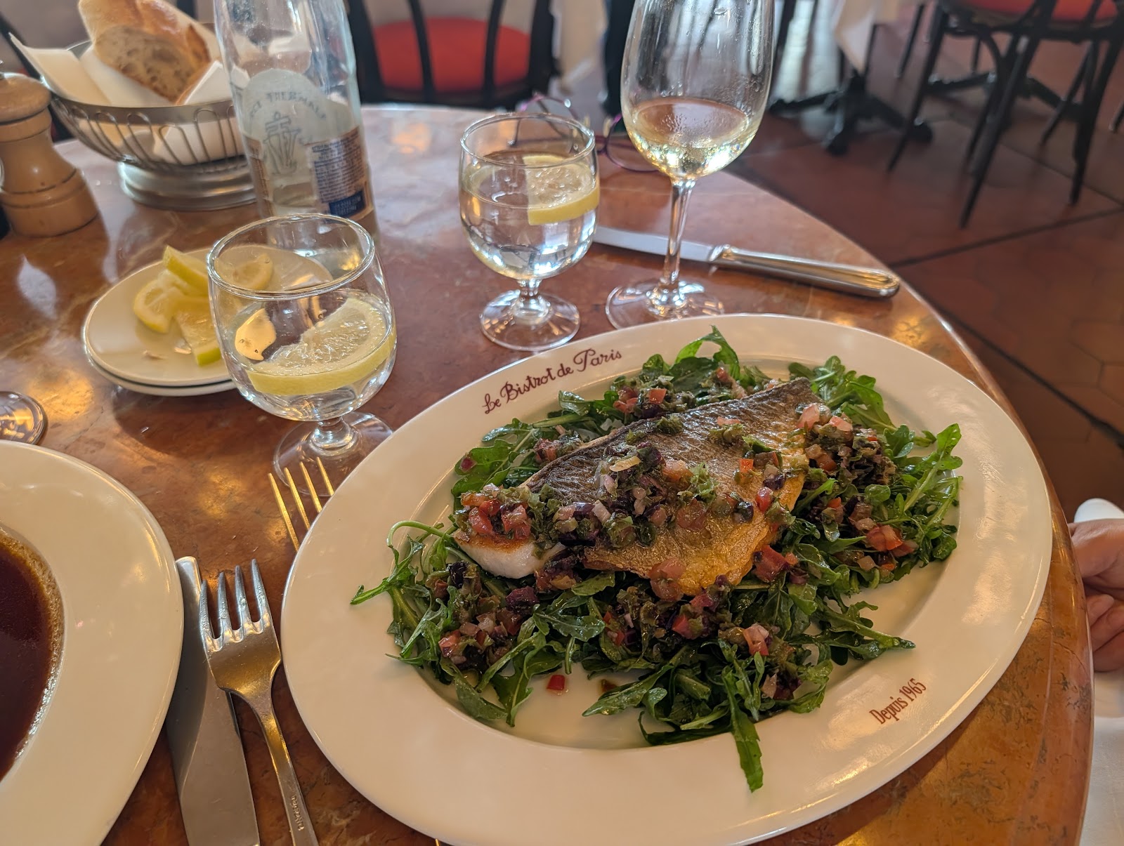 Le Bistrot de Paris — Oficiais