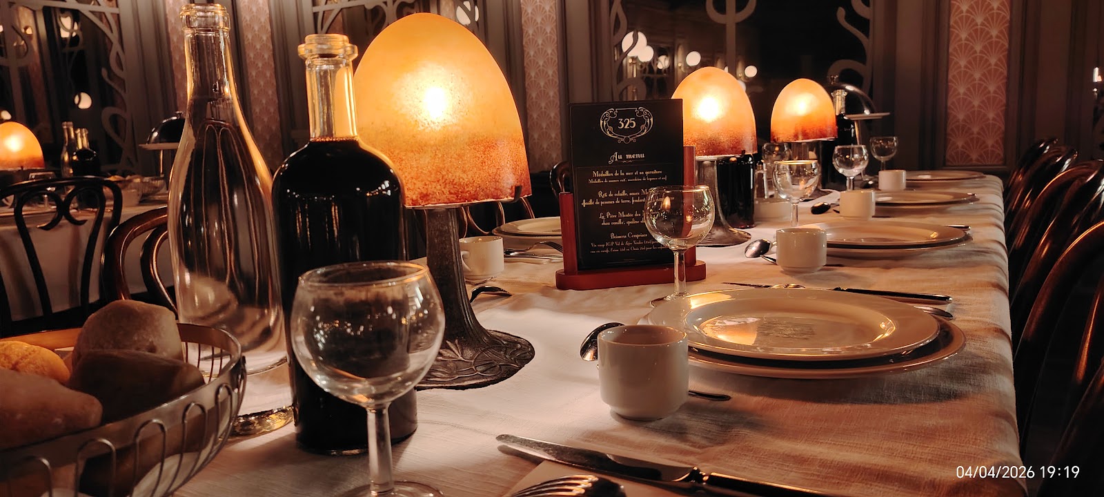 Le Café de la Madelon — Oficiais