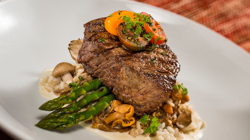 Le Cellier Steakhouse — Oficiais