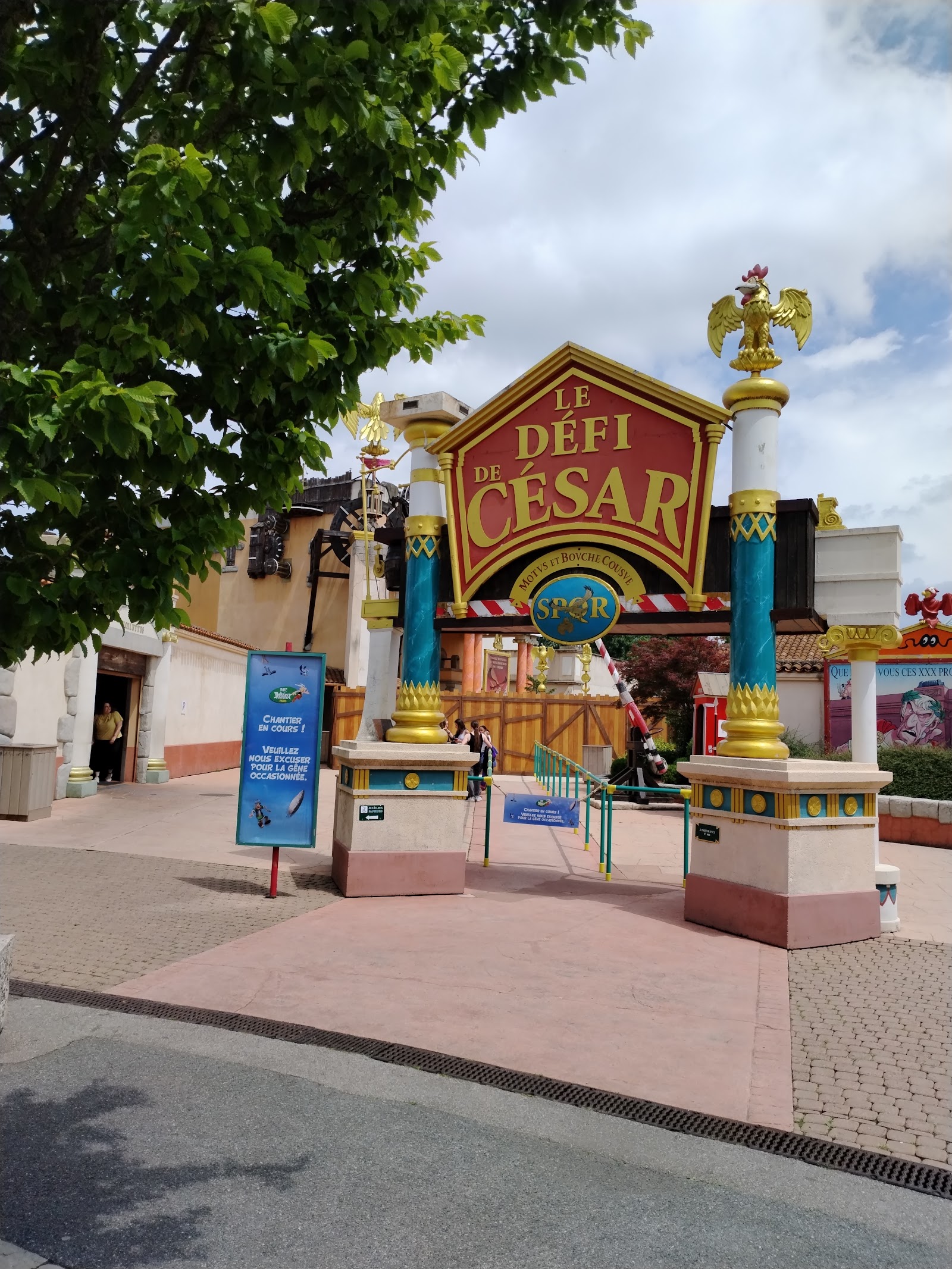 Le Défi de César — Oficiais