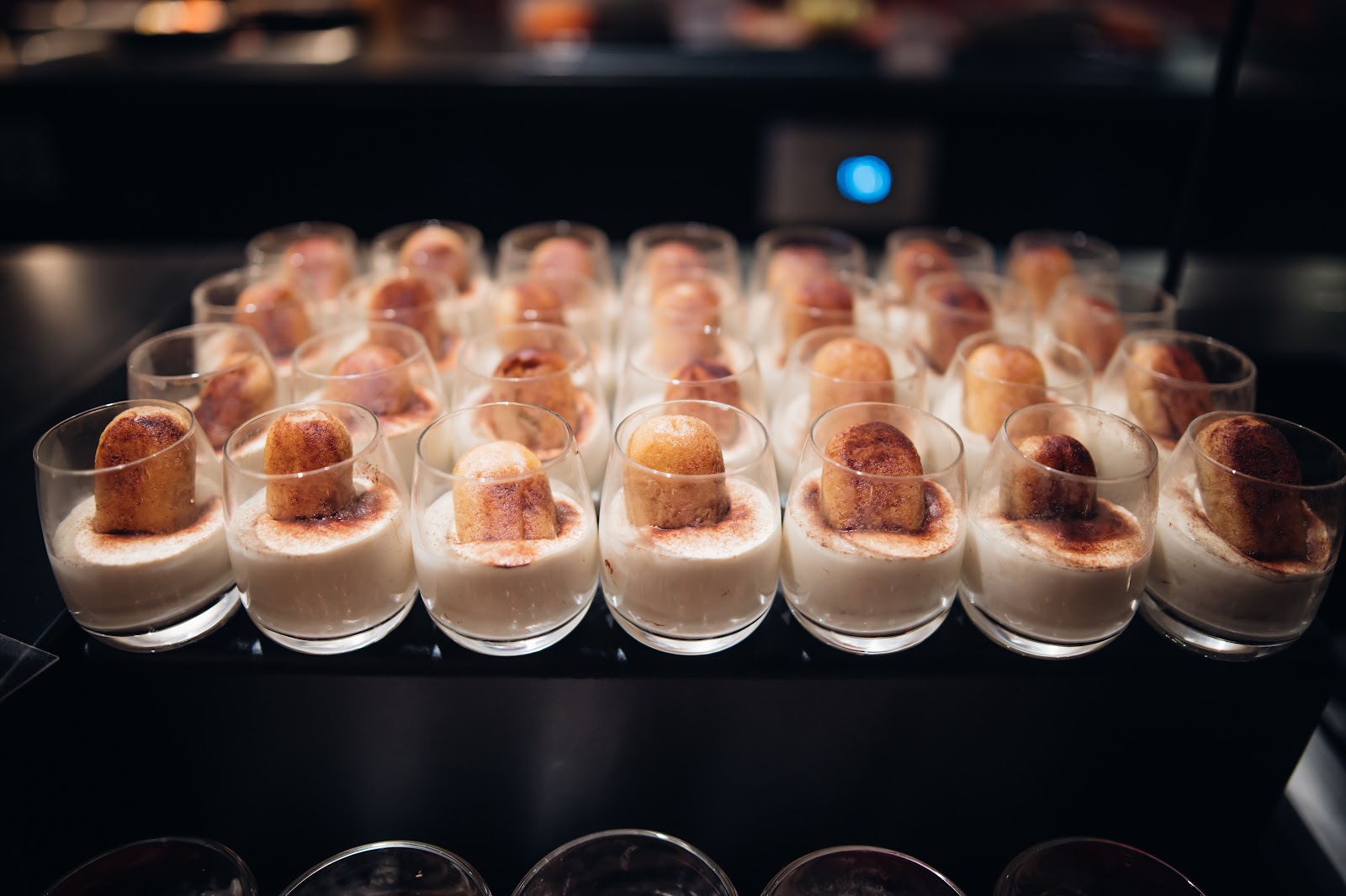 Le Grand Buffet — Oficiais