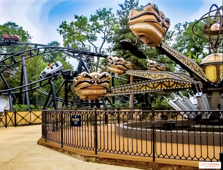 Le Grand Huit — Oficiais