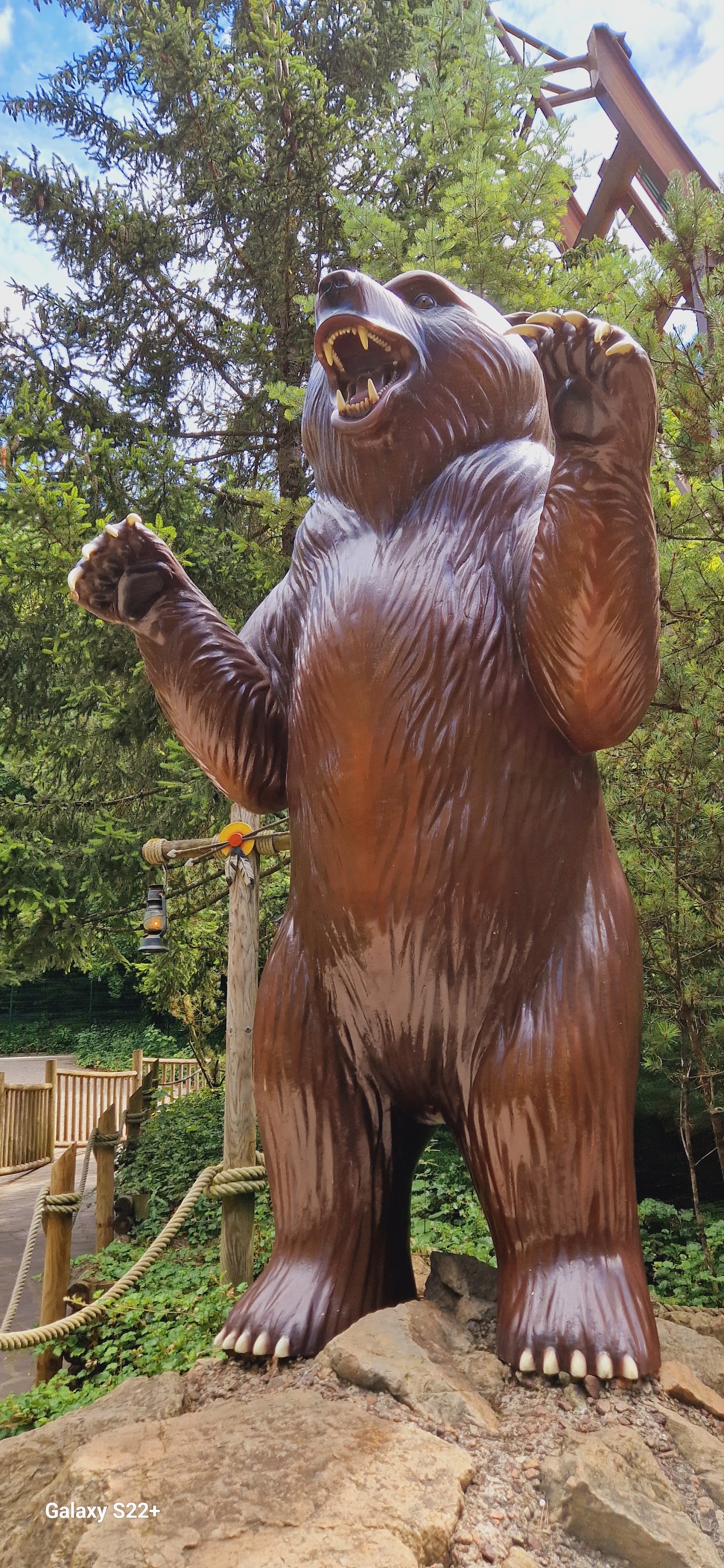 Le Grizzli — Oficiais