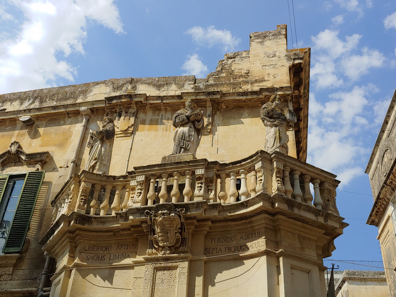 Lecce — Oficiais