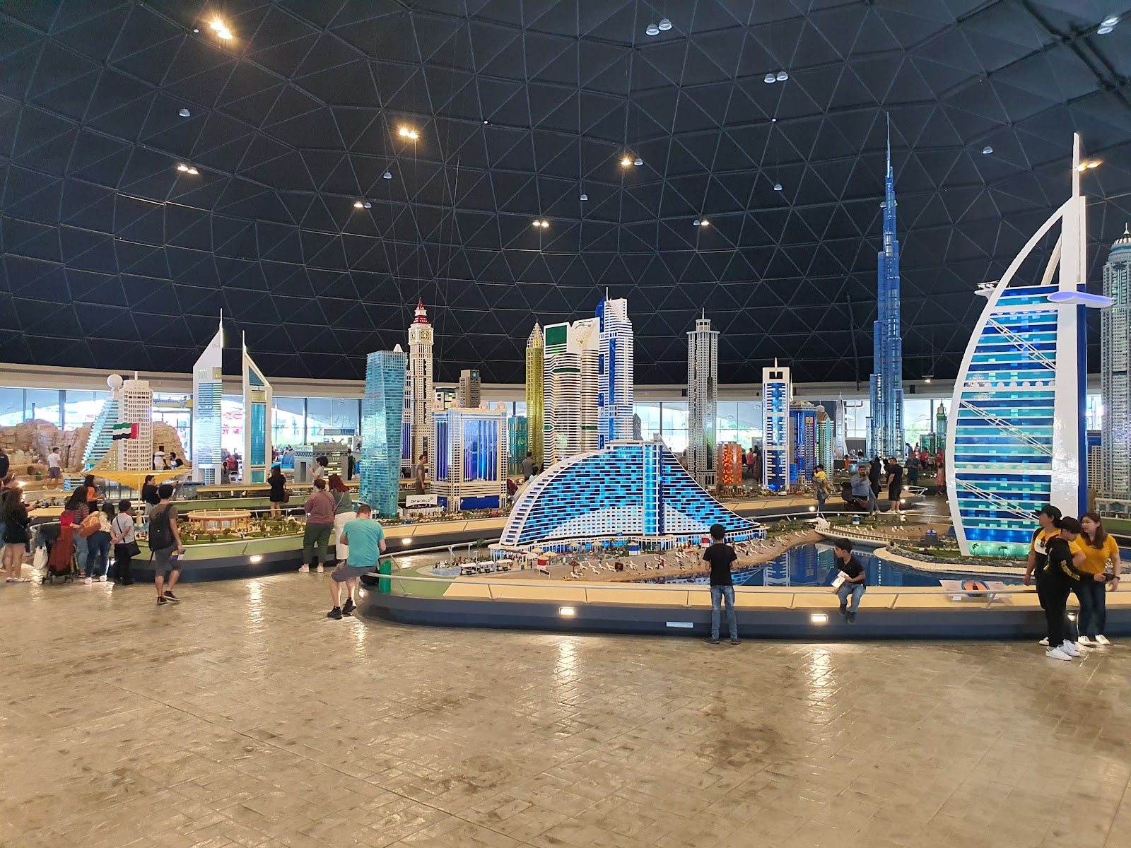 Legoland® Dubai — Oficiais