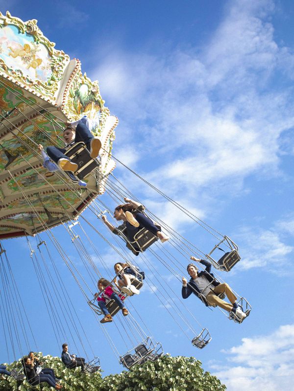 Les Chaises Volantes — Oficiais