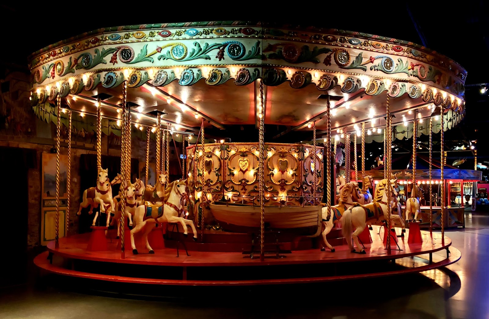 Les Pavillons de Bercy - Musée des Arts Forains — Oficiais