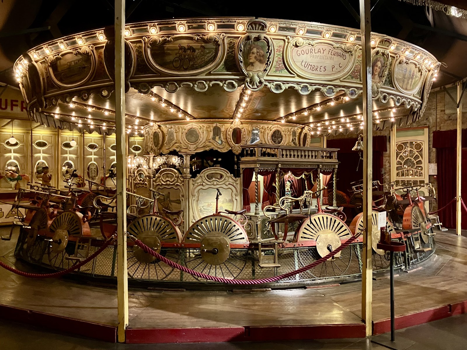 Les Pavillons de Bercy - Musée des Arts Forains — Oficiais