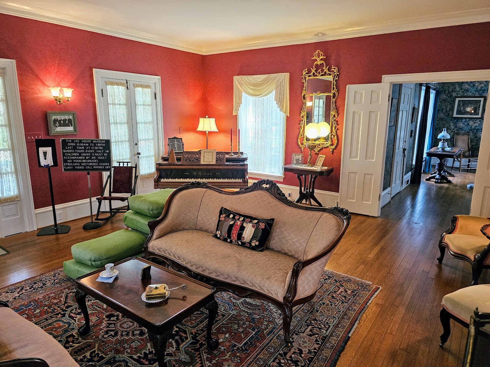 Leu House Museum — Oficiais
