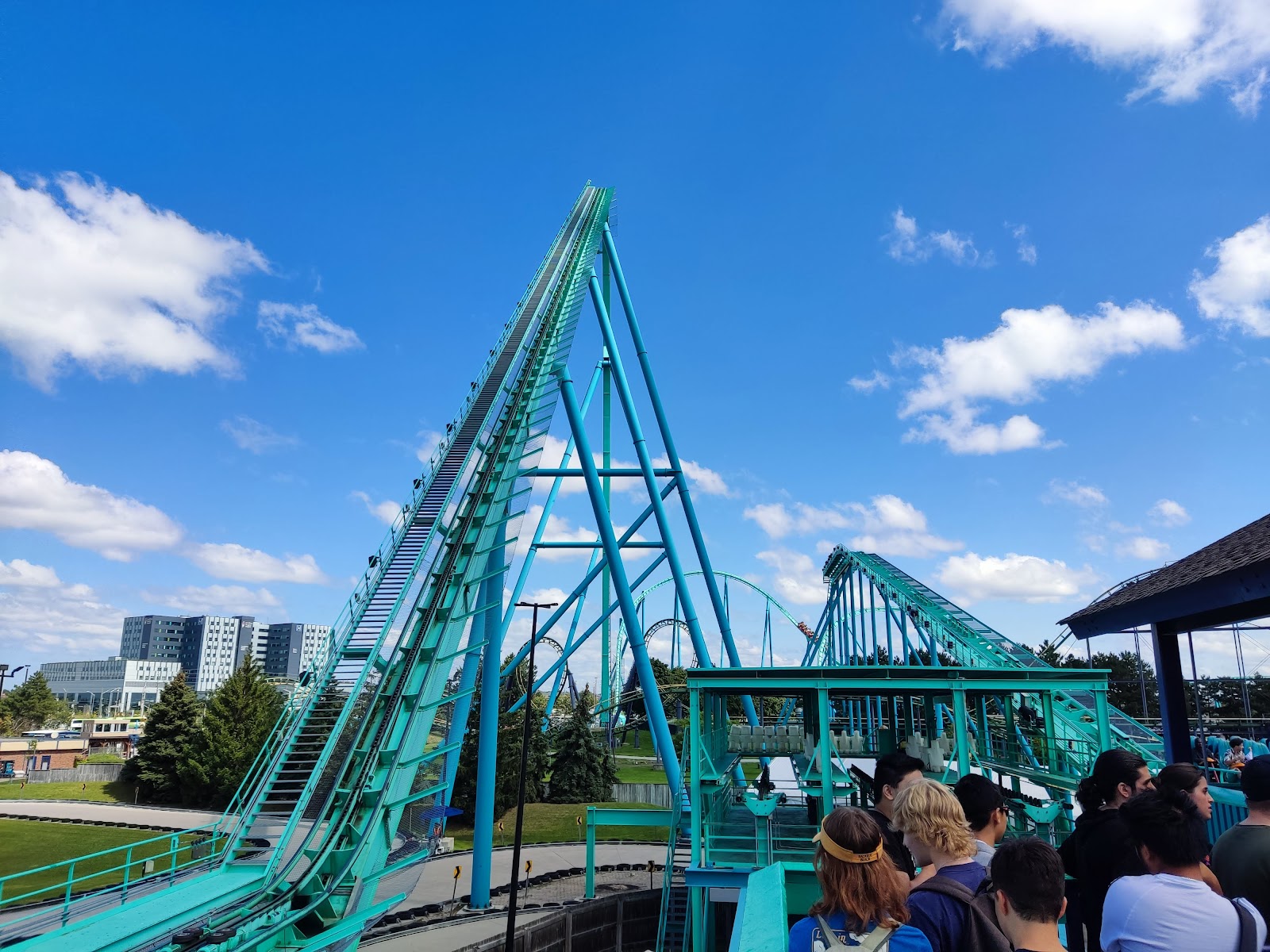 Leviathan — Oficiais