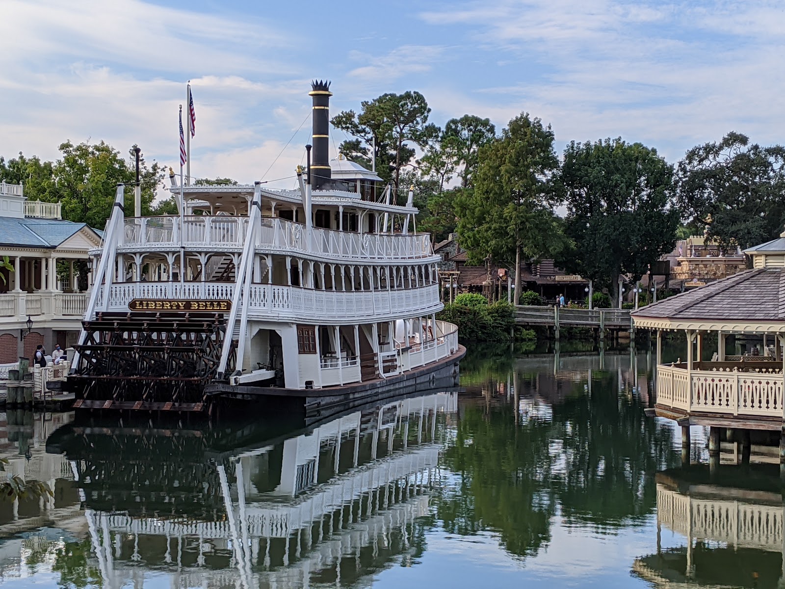 Liberty Belle Riverboat — Oficiais