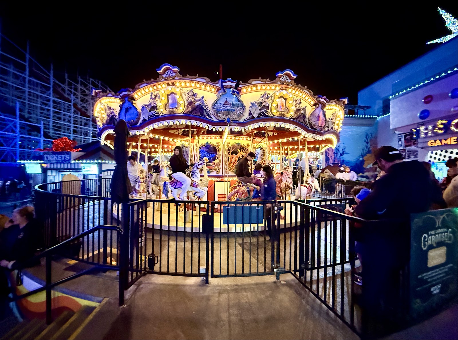 Liberty Carousel — Oficiais