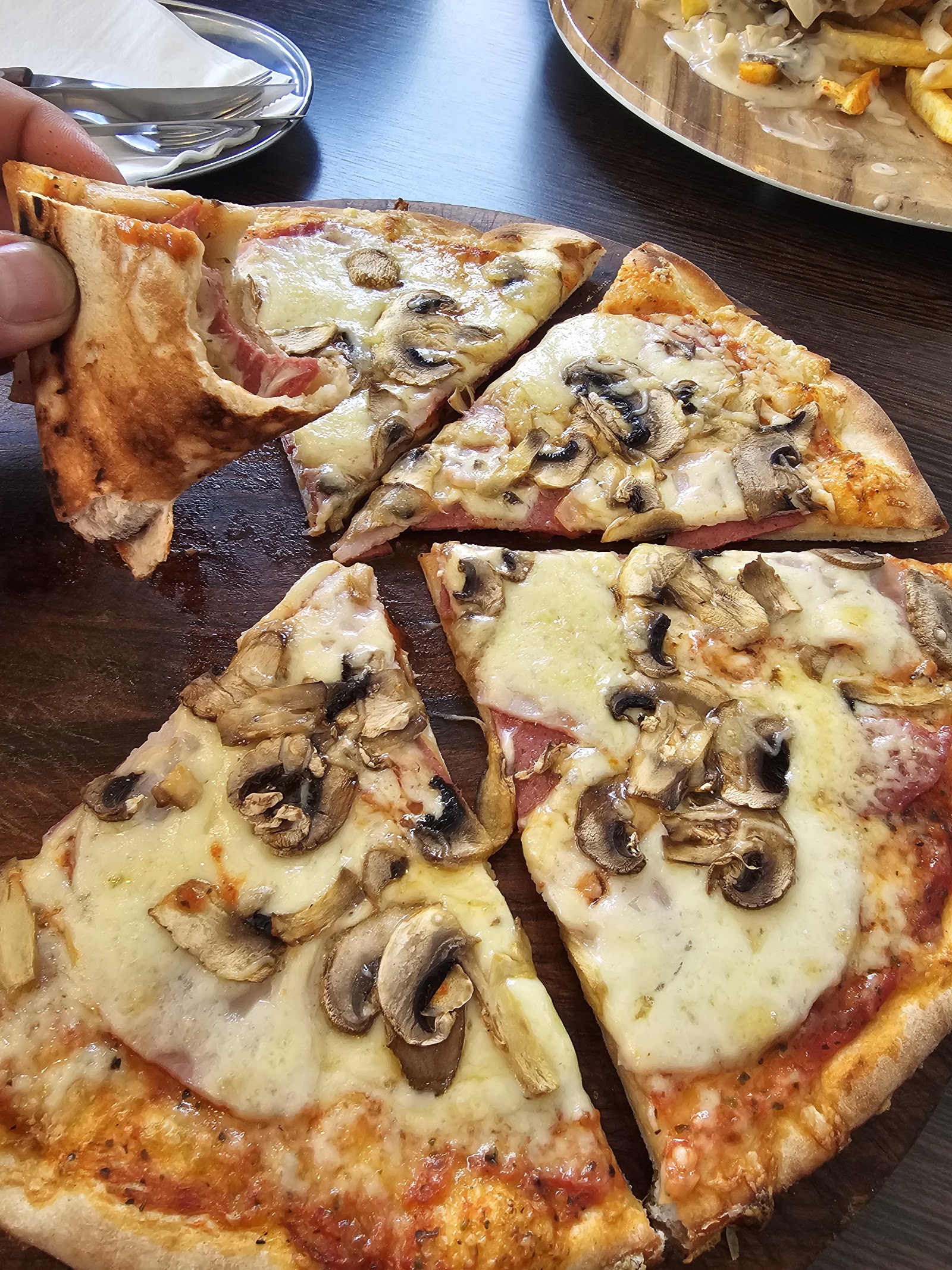 Liberty’s Pizza — Oficiais