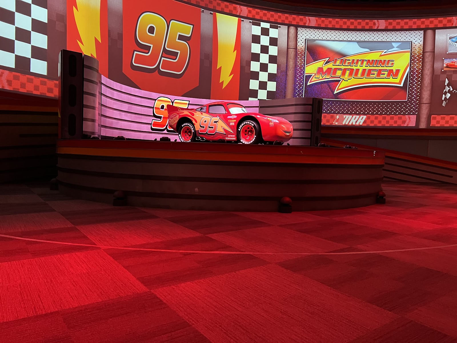 Lightning McQueen's Racing Academy — Oficiais