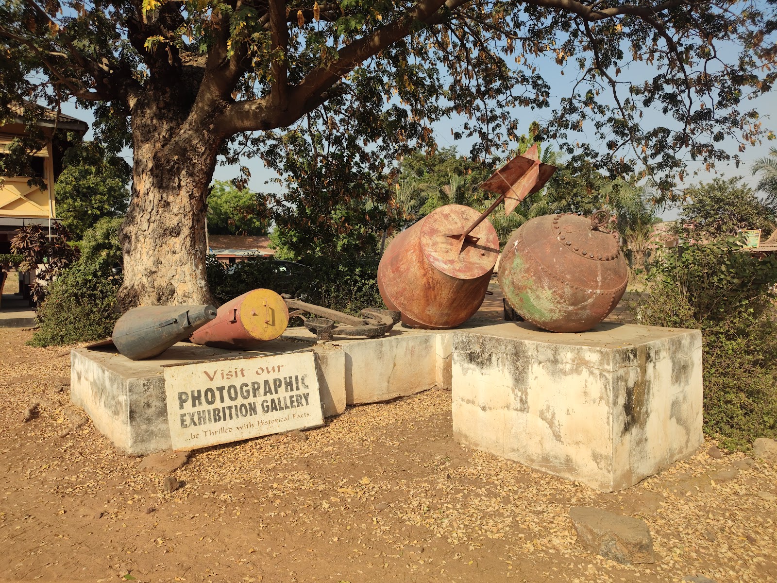 Lokoja National Museum — Oficiais