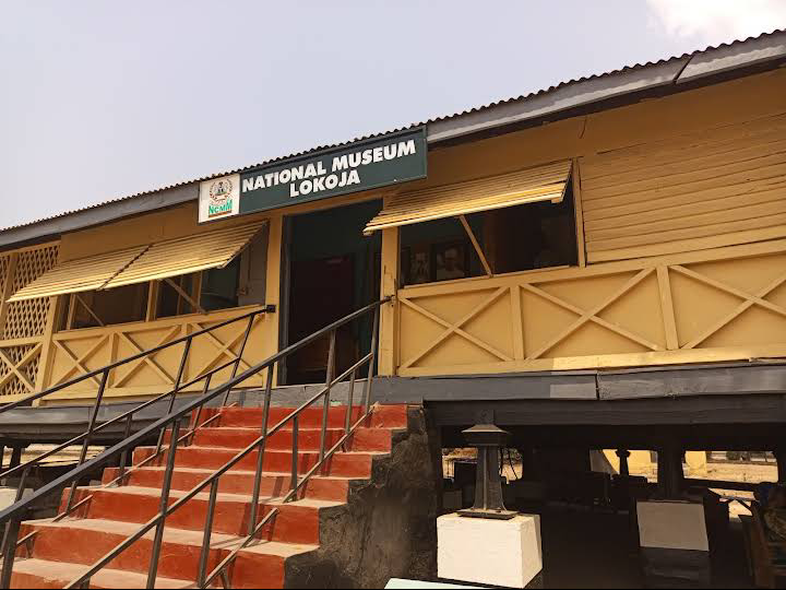 Lokoja National Museum — Oficiais