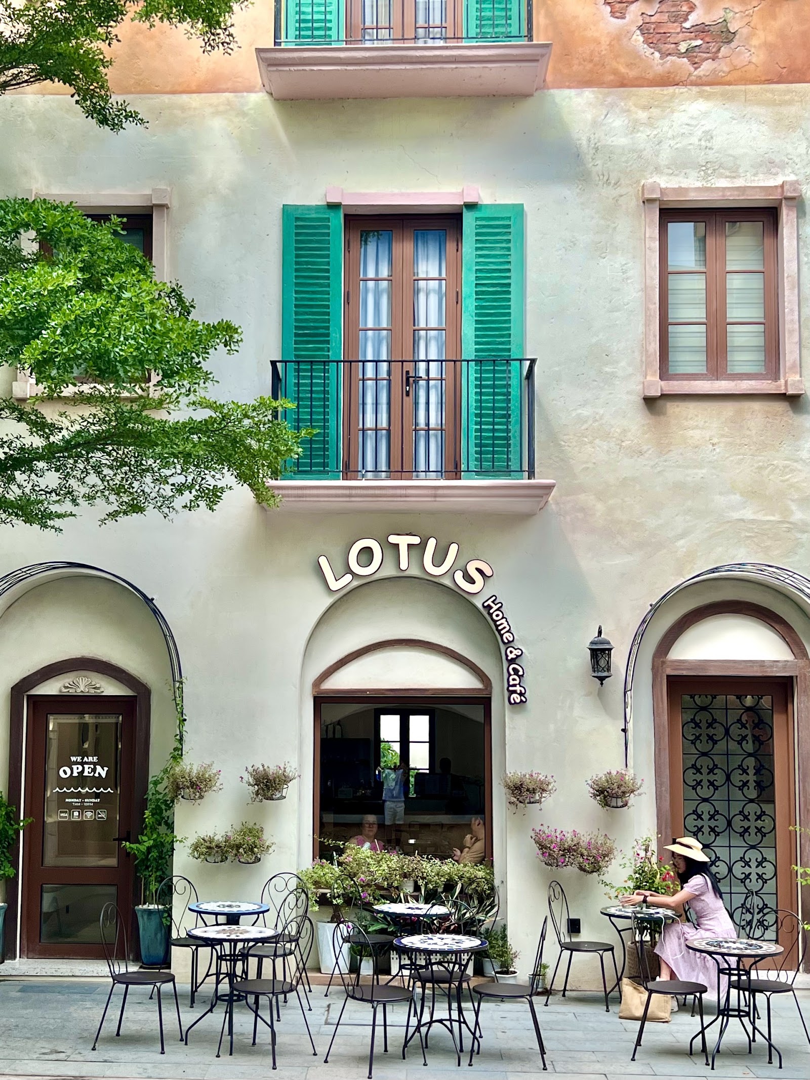 Lotus Restaurant — Oficiais