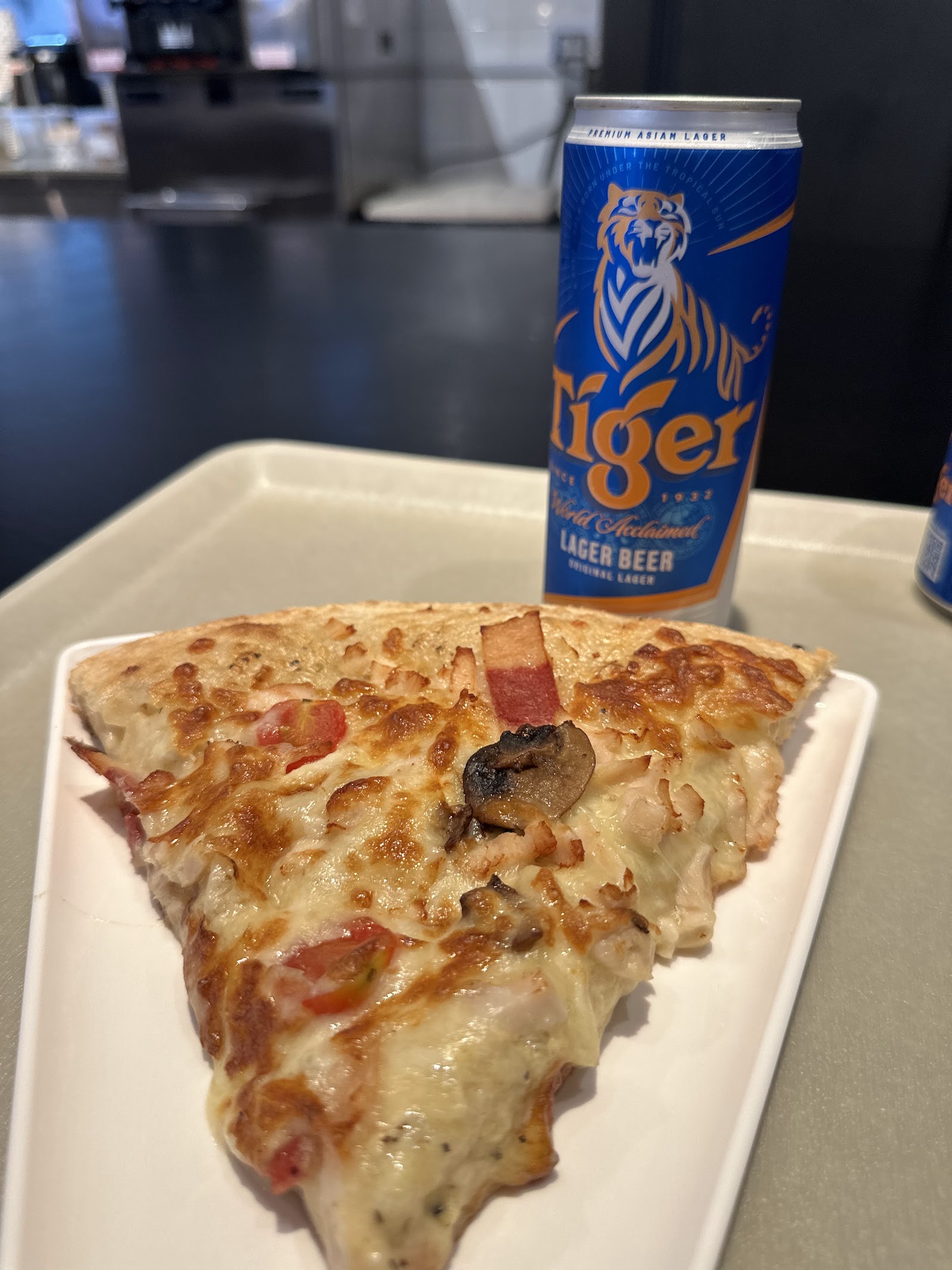 Loui's NY Pizza Parlor — Oficiais