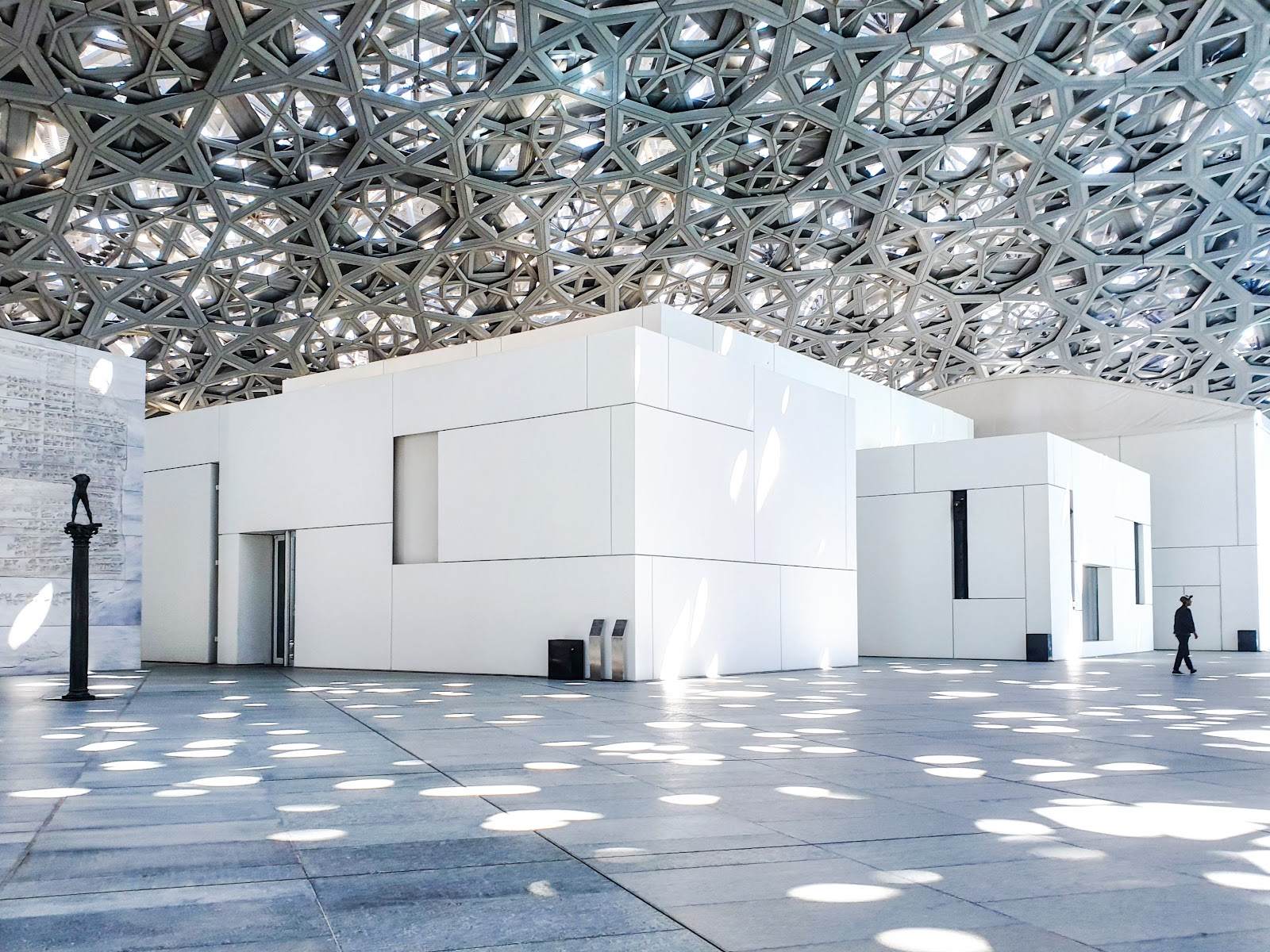 Louvre Abu Dhabi — Oficiais