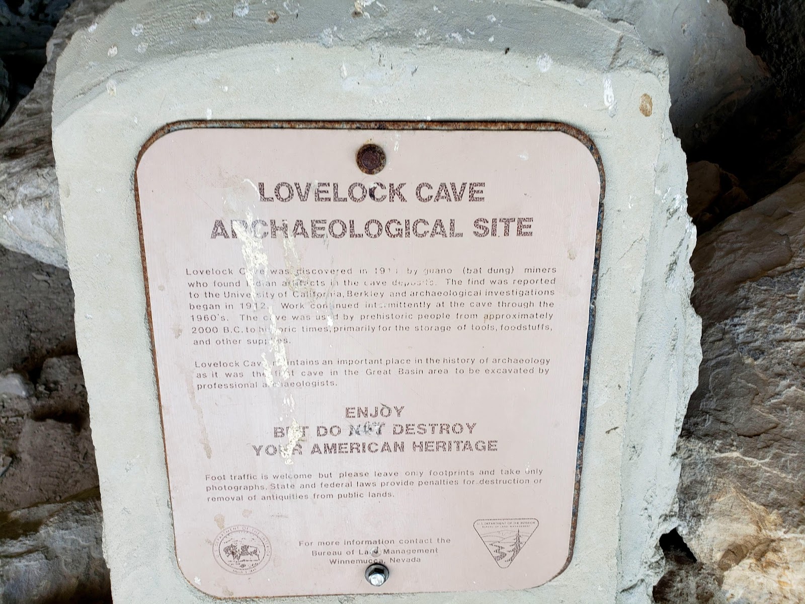 Lovelock Cave — Oficiais