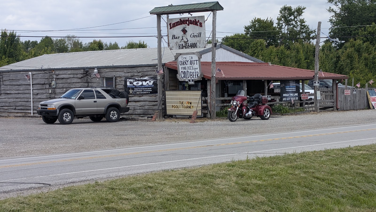 Lumberjack Grill — Oficiais