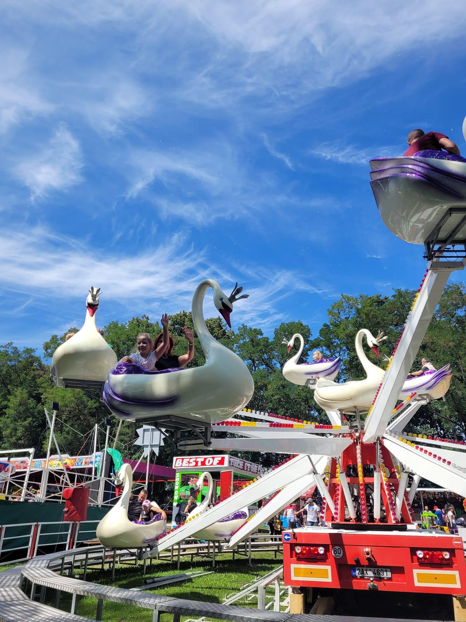 Lunapark Beck — Oficiais