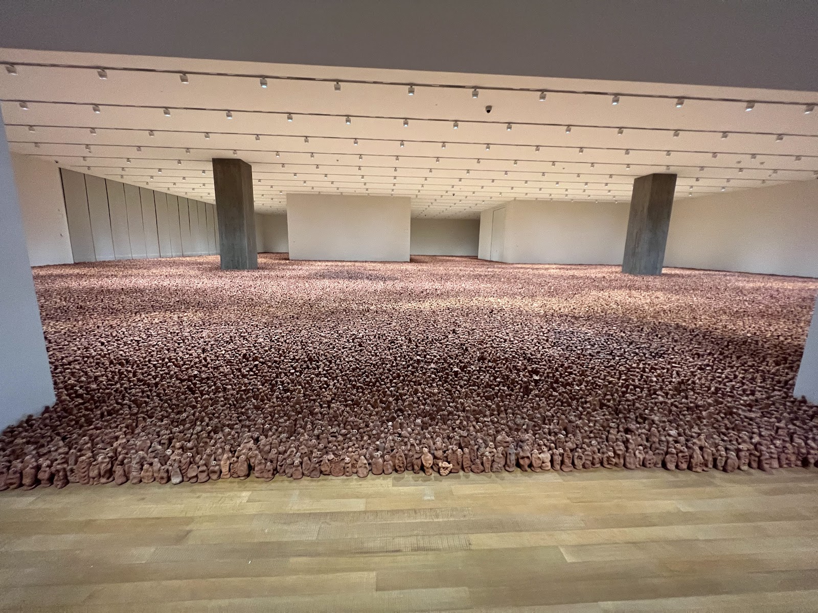 M+ Museum — Oficiais