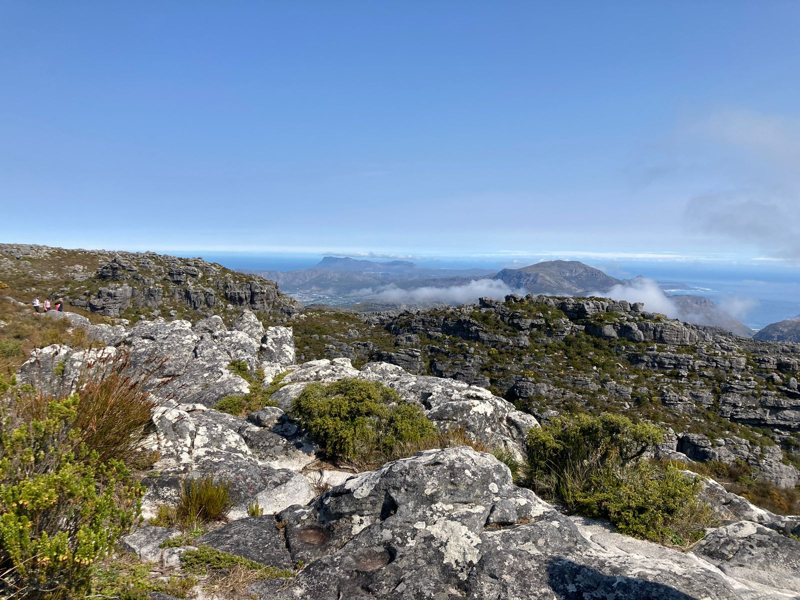 Maclear's Beacon — Oficiais