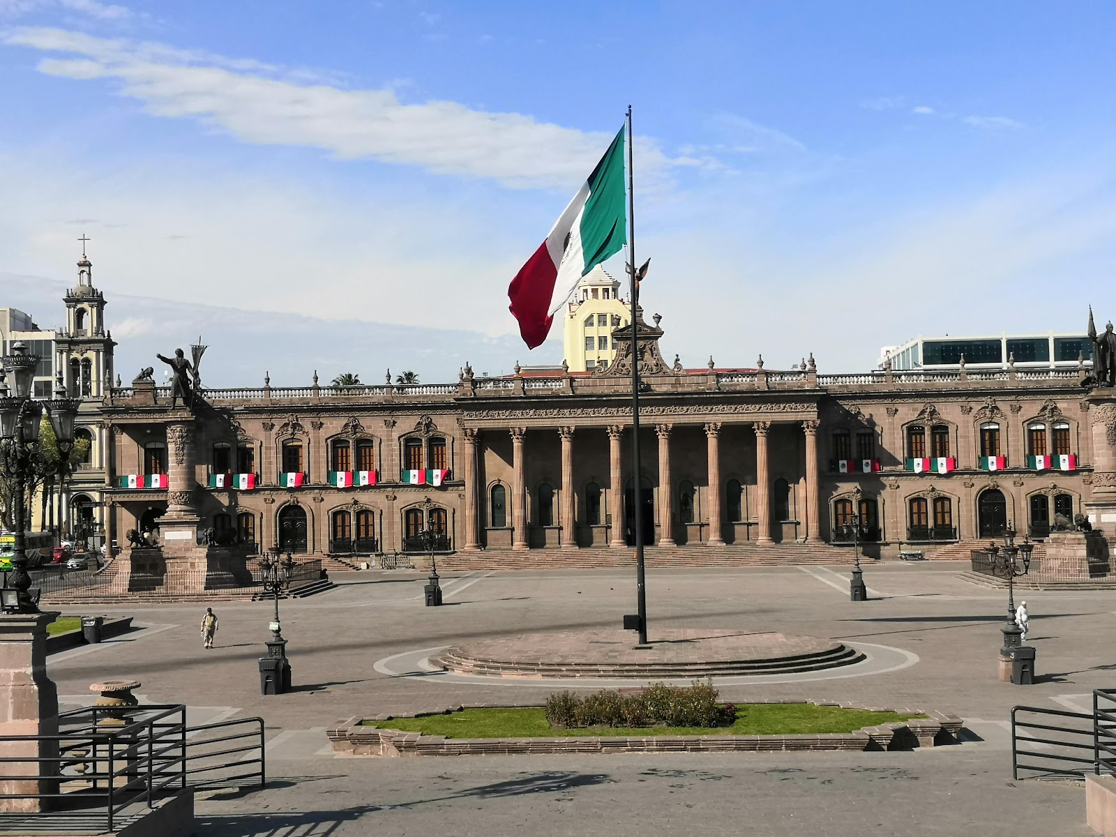 Macropraça — Oficiais